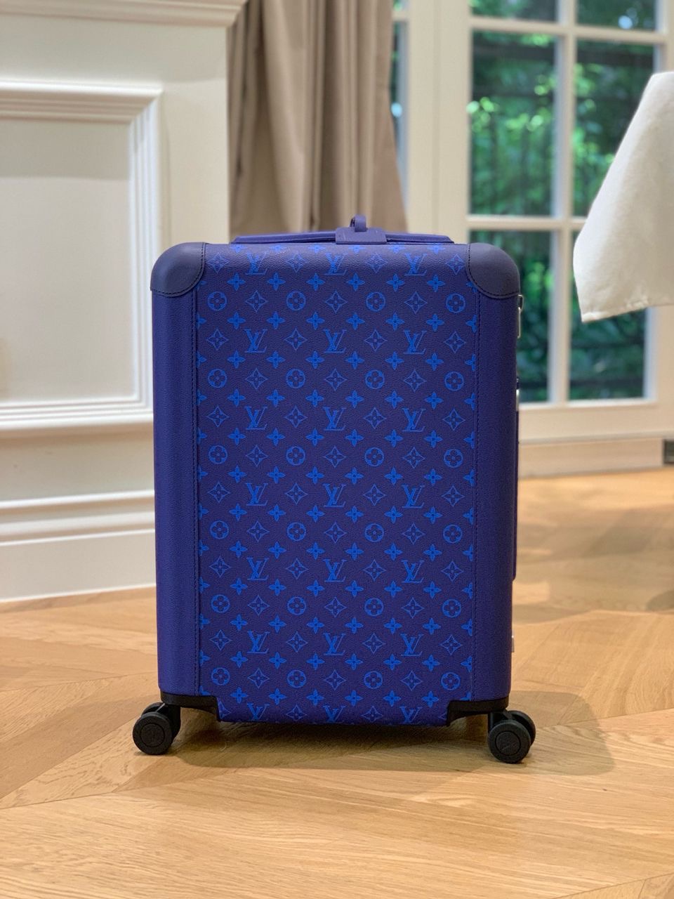 Cobalt Infrarouge Monogram Cabin
